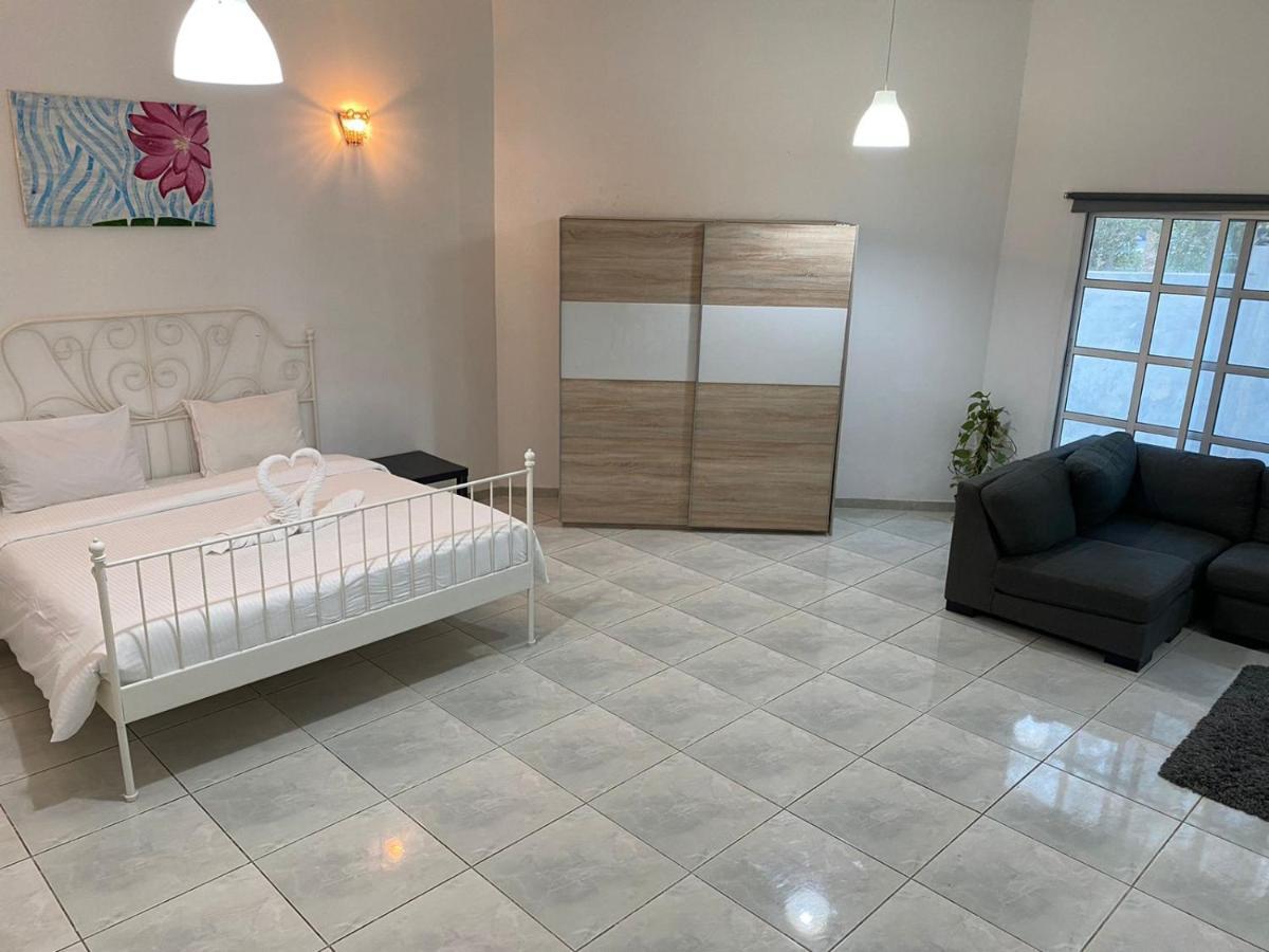 Comfortable Private Rooms In Compound Housing Dubai Exterior foto