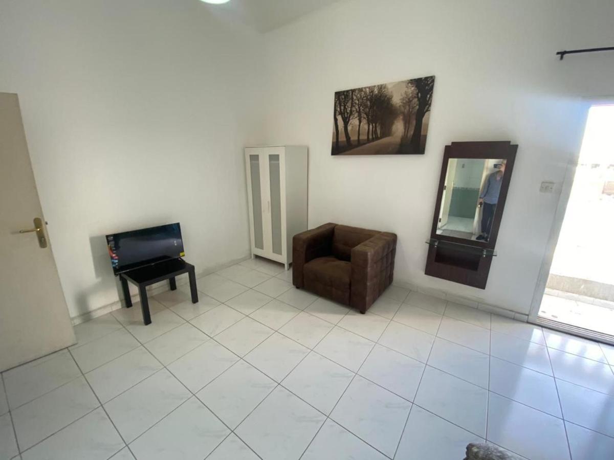 Comfortable Private Rooms In Compound Housing Dubai Exterior foto